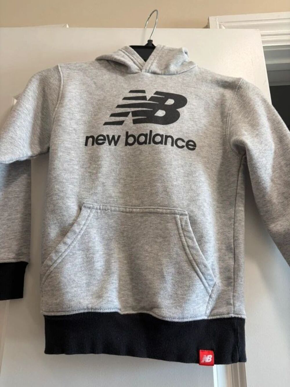 New balance boy hoodie pull over sweatshirt medium5/6 gray and black